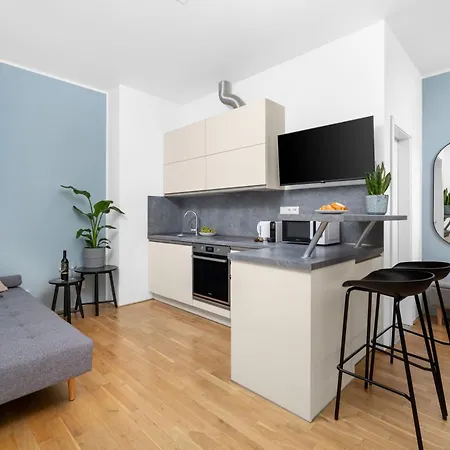 Enjoy Downtown Boutique #12 By Goodnite Cz Apartment *