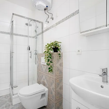 Enjoy Downtown Boutique #12 By Goodnite Cz * Brno