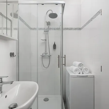 Enjoy Downtown Boutique #12 By Goodnite Cz Apartment *