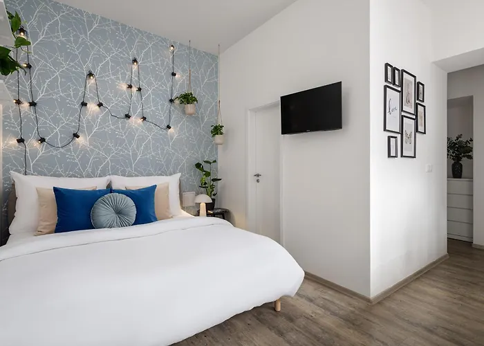 Enjoy Downtown Boutique #12 By Goodnite Cz Apartment *